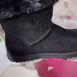 Women's Black Fur-Lined Boots